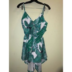 🚨 SOLD 🚨🎊 Summery Leaf Print Tie Romper